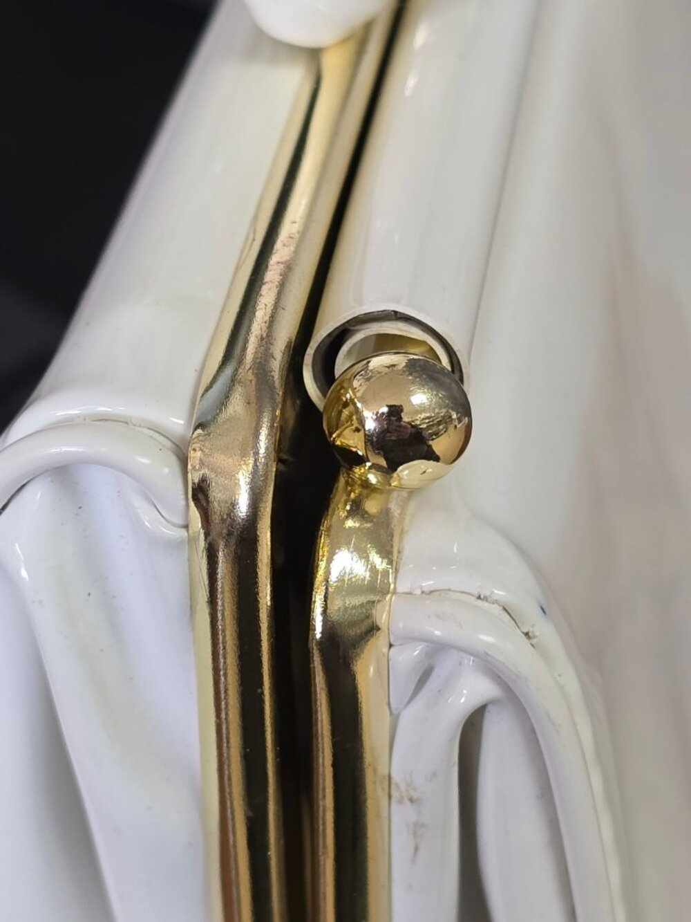Retro White Shiny Vinyl Handbag Gold Frame Top Handle Clutch Purse Bag - Picture 9 of 10